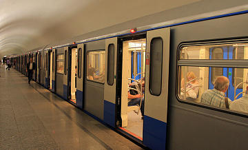 Пассажиры застряли в поезде на Замоскворецкой линии метро