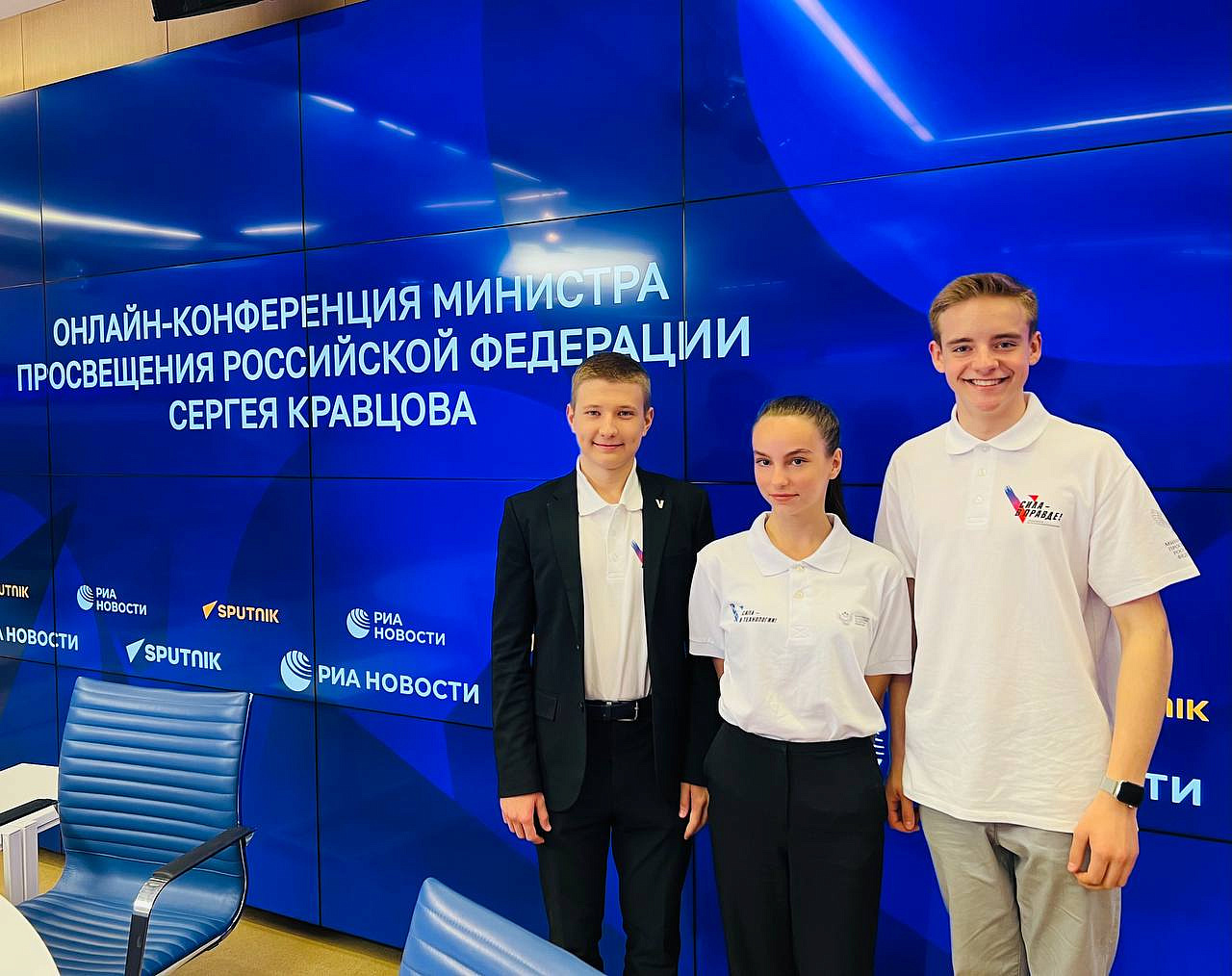 Школьная дума ГБОУ №1409 встретилась онлайн с министром Кравцовым