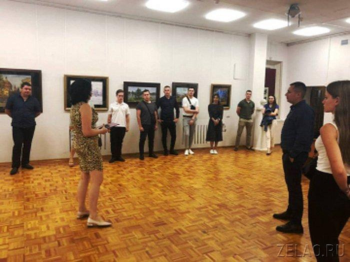 Зеленоградские правоохранители посетили экспозицию, посвящённую патриотическому воспитанию