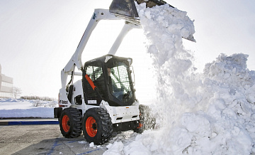 В районе Старое Крюково регулярно проводится работа по уборке снега 