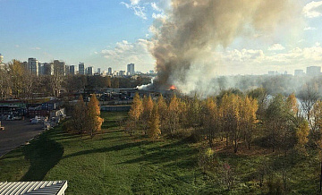 Пожарные оперативно потушили крупный пожар на севере Москвы
