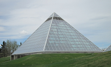 В Зеленограде идёт строительство стеклянной пирамиды