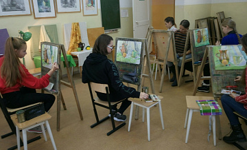 Детей познакомили с живописью в зеленоградской художественной школе