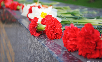 Сотрудники Управления соцзащиты Зеленограда возложили цветы к «Братской могиле воинов, погибших в 1941 г. в боях за Москву»