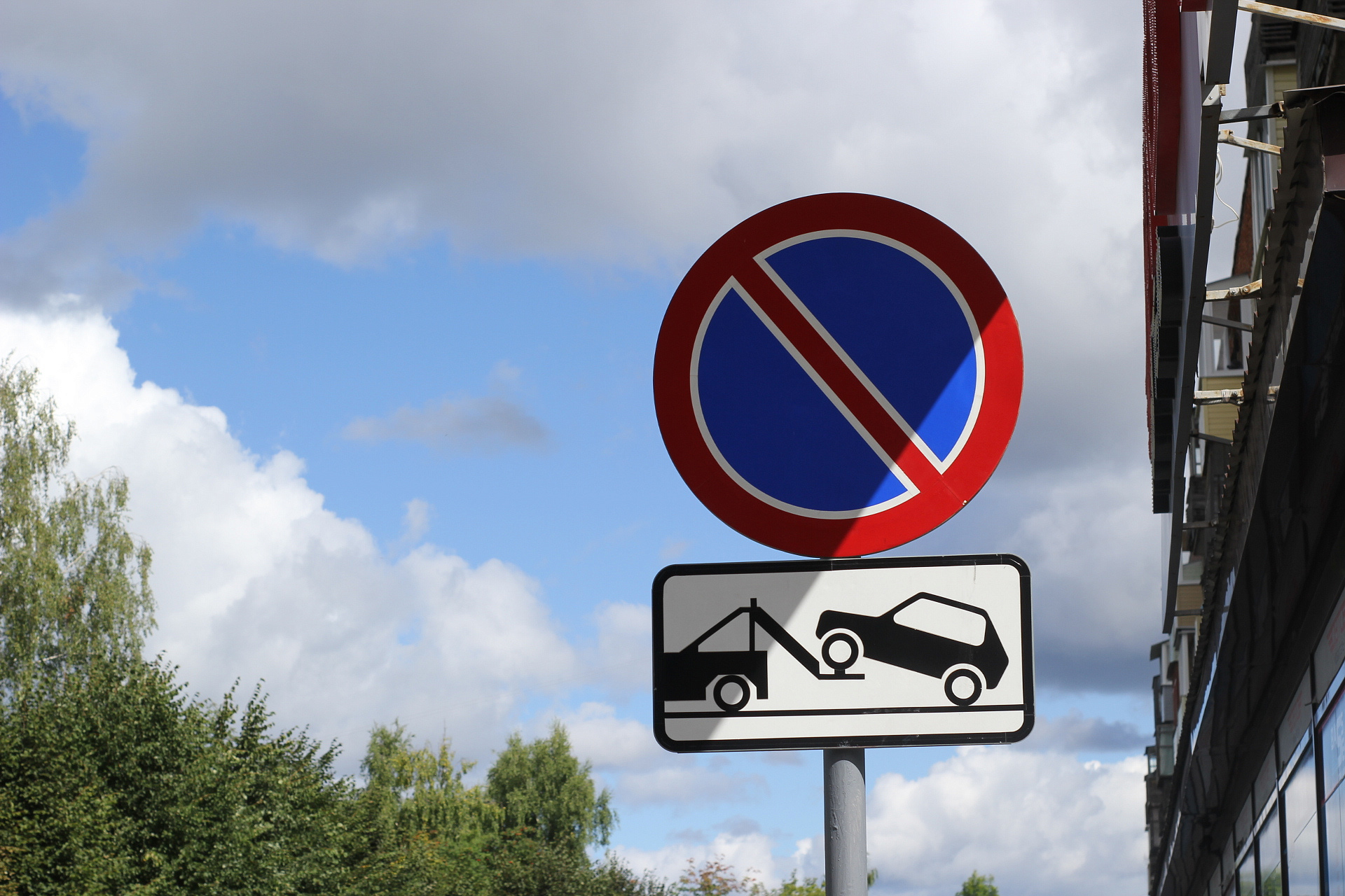 В Матушкинском районе будет введено ограничение на парковку автомобилей
